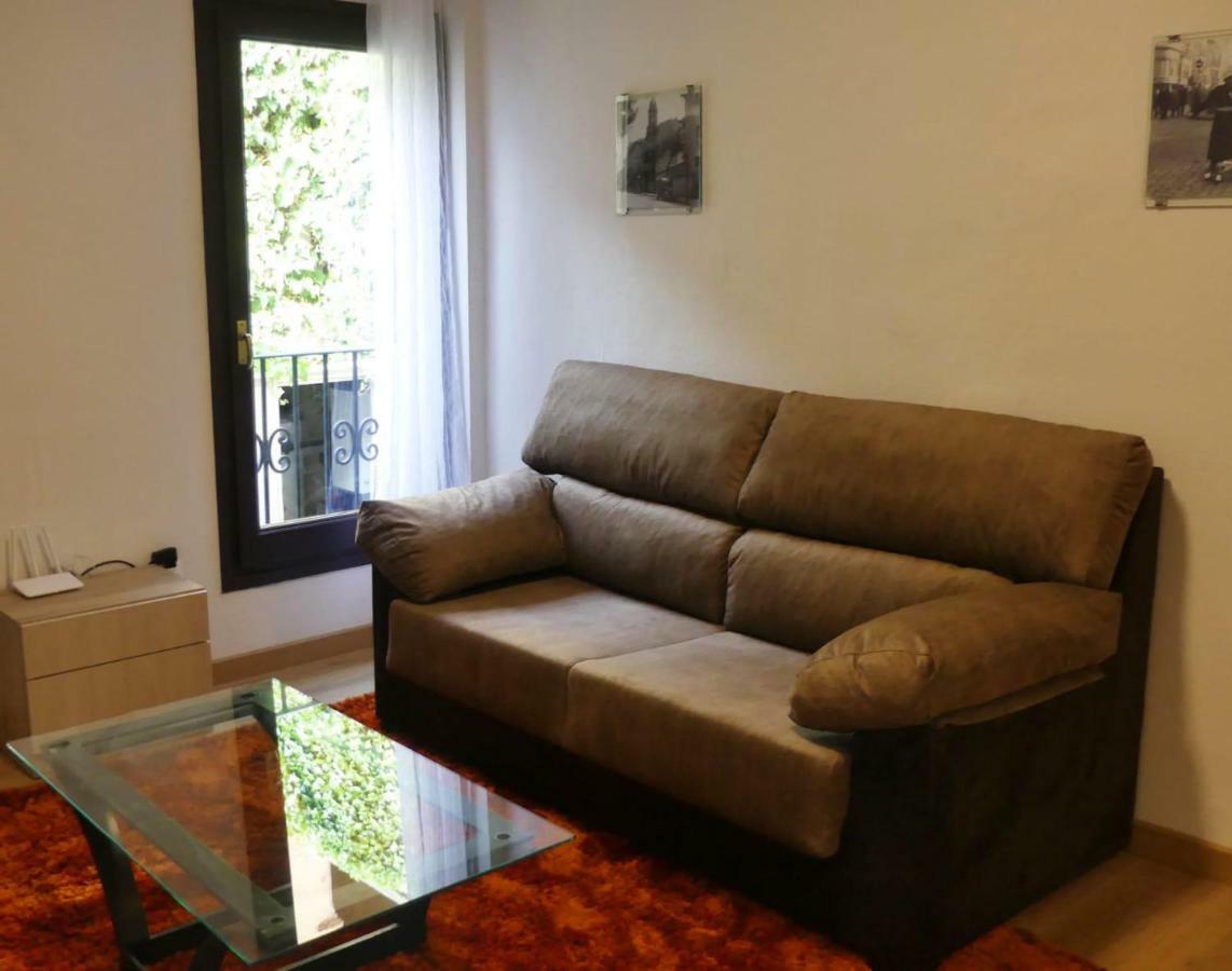 Apt 2 Acollidor Al Centre Historic De Vic Aptgarbi Dış mekan fotoğraf